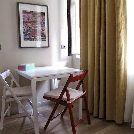 Juno Aparthotel 4*